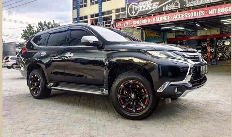 Colors : Matte Black/Red Undercut