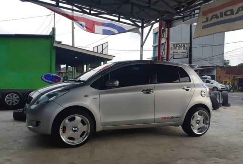 Colors : Silver Machine Face/Lip+Chrome Rivet