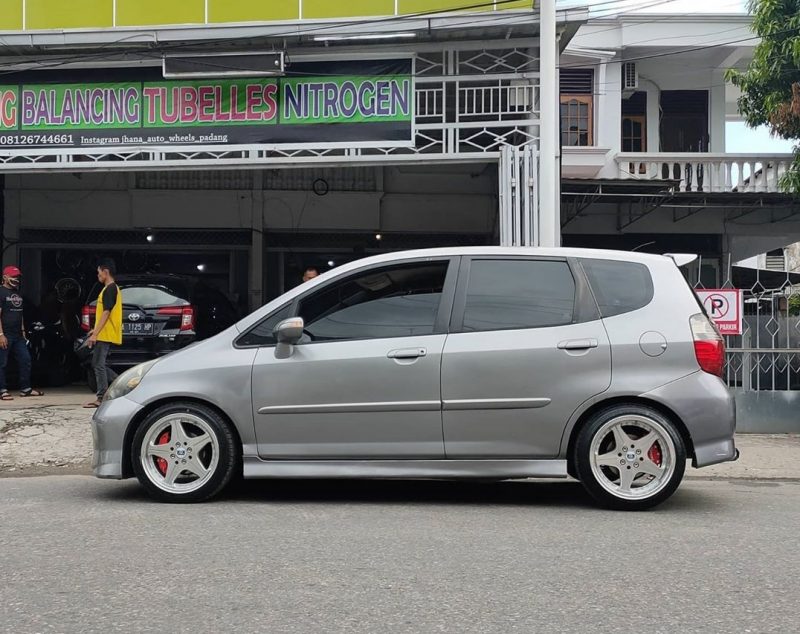 Colors : Silver Machine Face/Lip/Chrome Rivet