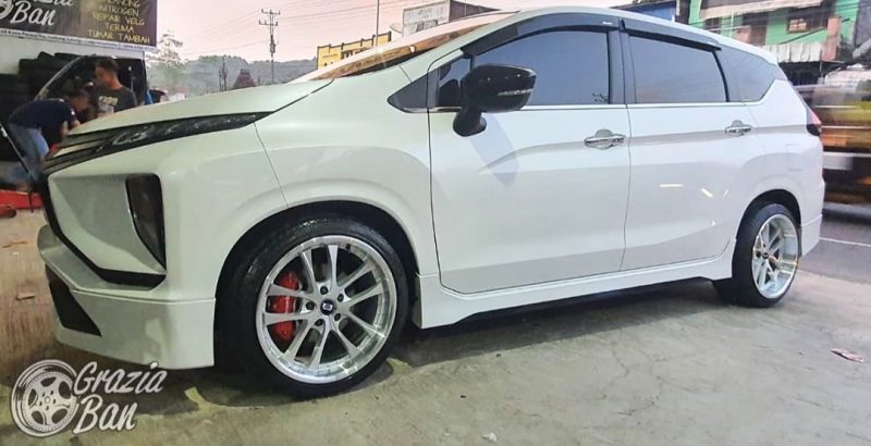 Colors : Silver Machine Face/Lip/Chrome Rivet