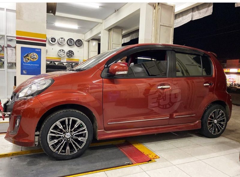 Colors : Black Chrome Machine Face