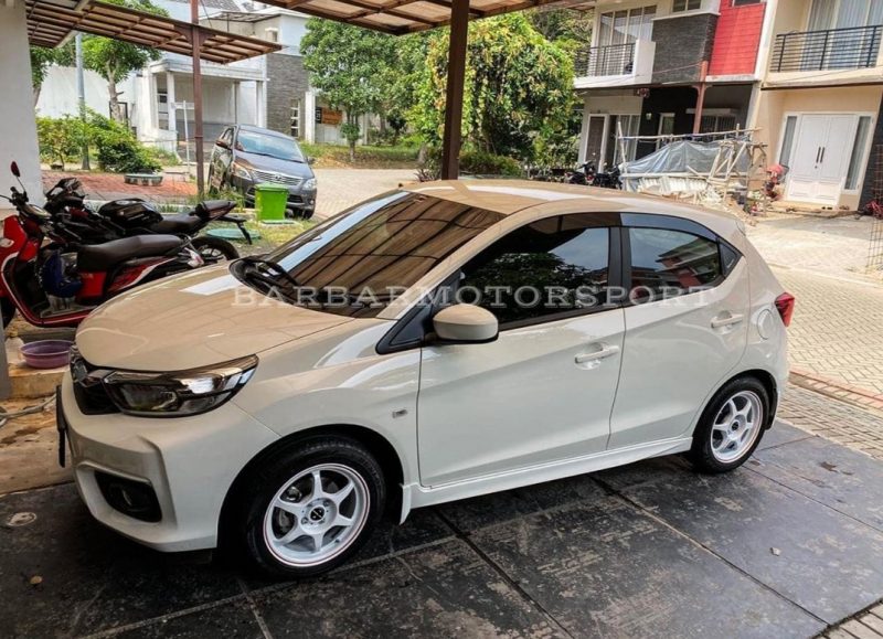 Colors : White/Red Line