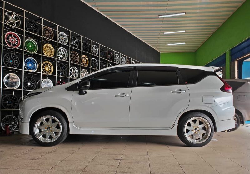 Colors : Silver Machine Face/Lip+Gold Rivets