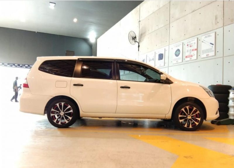 Colors : Black Machine Face/Red Undercut Machine