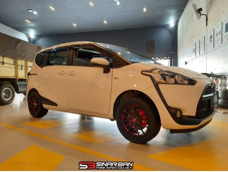 Colors : Gloss Black+Milling Red+Red Inner Lip Polish