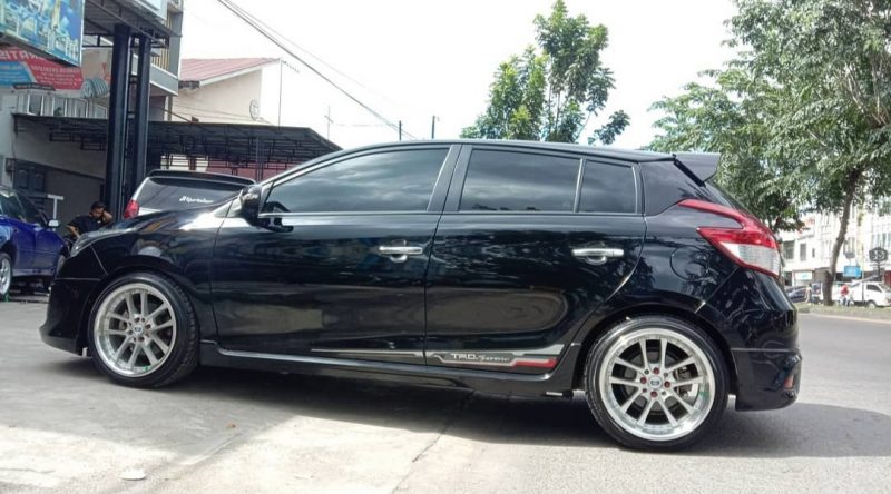 Colors : Silver Machine Face/Lip/Chrome Rivet