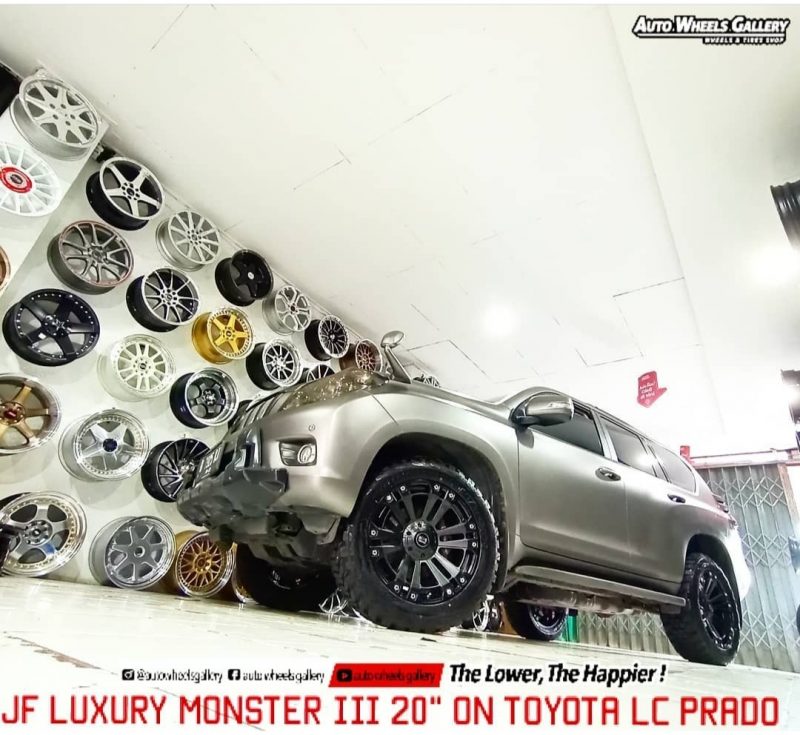 Colors : 60%rMatte Black+Chrome Rivet