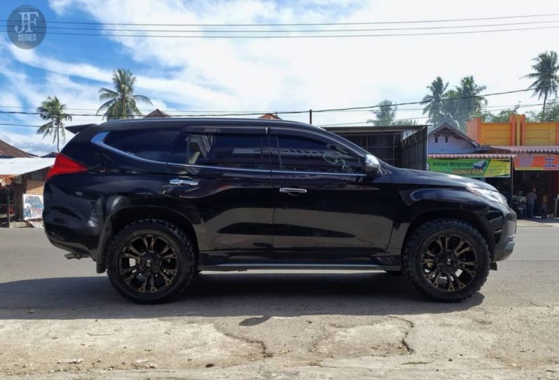 Colors : Satin Black Bouble Dark Tint/Black Rivet