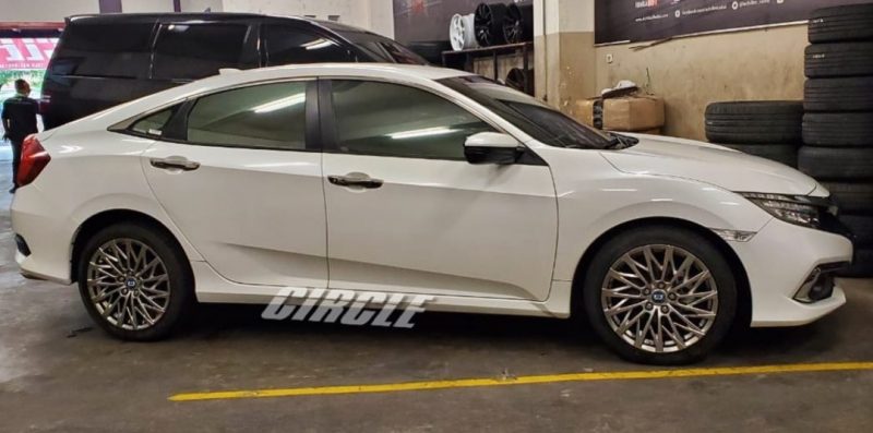 Colors : Hyper Black