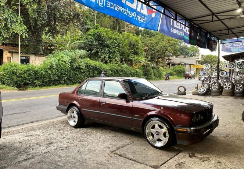 Colors : Silver Machine Lip/Gold Rivets