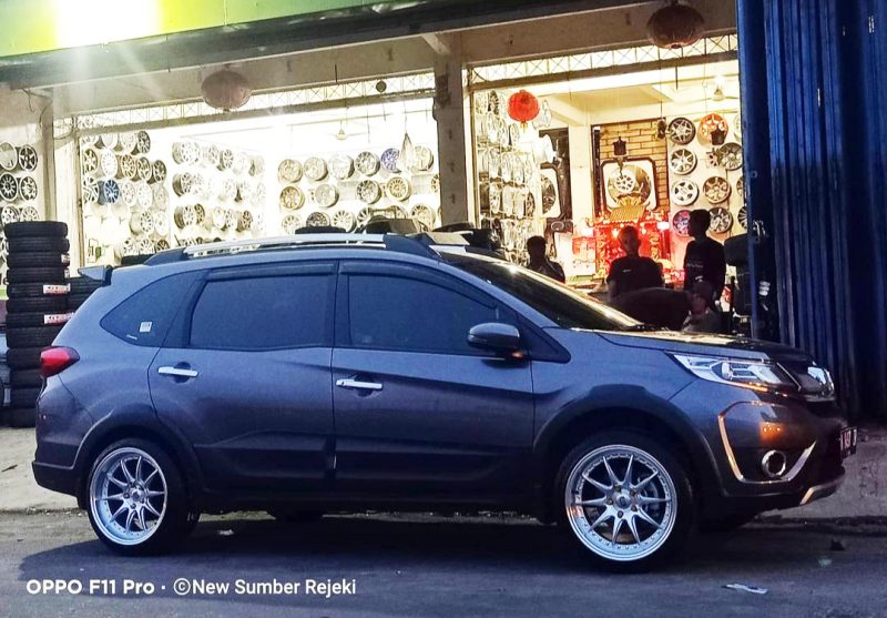 Colors : Silver Machine Face/Lip/Gold Rivets