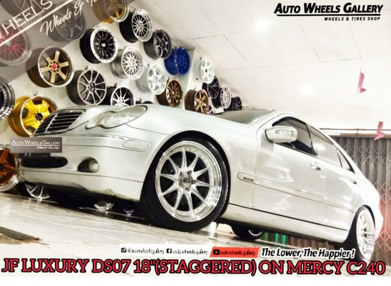 Colors : Silver Machine Face/Lip+Gold Rivets