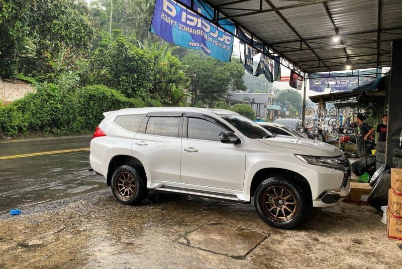 Mitsubishi Pajero Use Ce28 SUV 18x9.5 6x139.7  +20