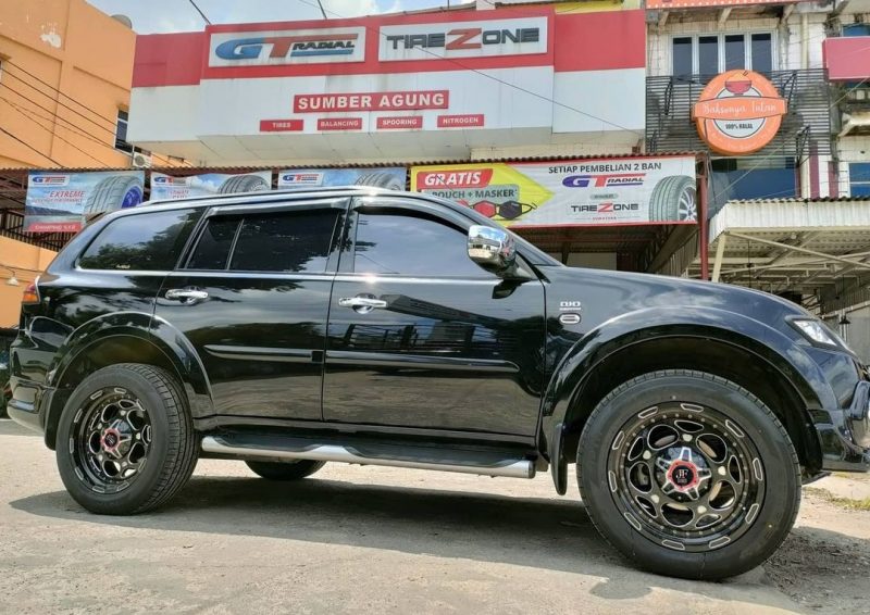 Colours : GLOSS BLACK MILLED/MILLED HOLE